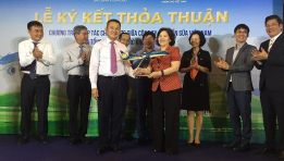 Vinamilk bắt tay Vietnam Airlines đưa sữa Việt ra thế giới